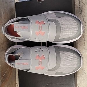 UA women's run play sneakers